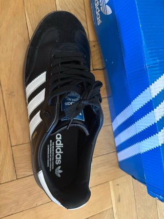 Zapatillas Adidas Samba Negras. No originales.