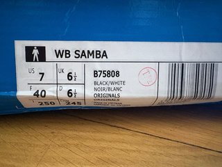 Zapatillas Adidas Samba Negras. No originales.