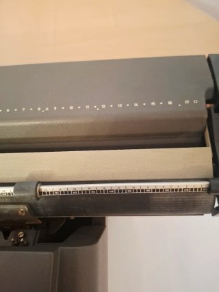 Máquina de escribir Olivetti Línea 98