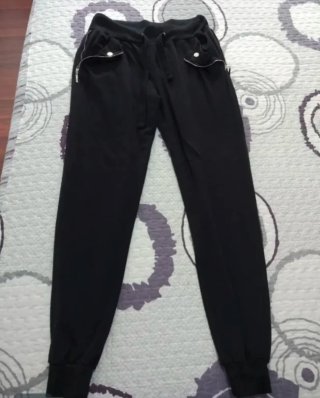 Mallas negras y pantalón negro