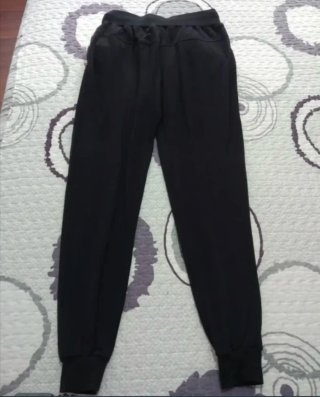 Mallas negras y pantalón negro