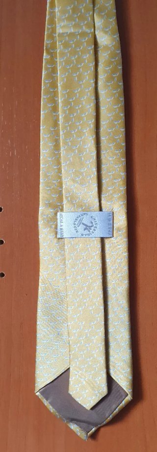 Corbata hecha a mano Italia oro