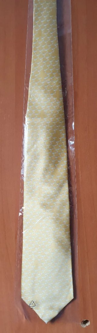 Corbata hecha a mano Italia oro