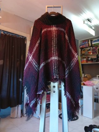 Poncho Mujer DI-BYE Talla Única Negro/Rojo