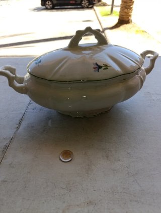 Sopera porcelana Gil Vargas con tapa
