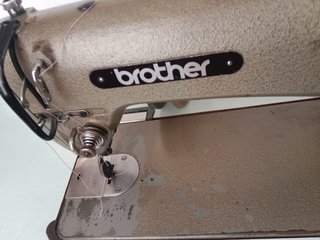 Máquina de coser Brother industrial