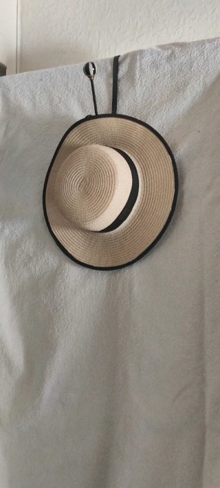 Sombrero de paja beige y negro tipo veneciano