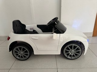 Coche eléctrico infantil blanco