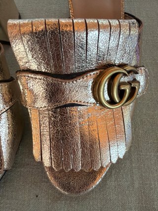 Tacones Gucci Dorados Mujer