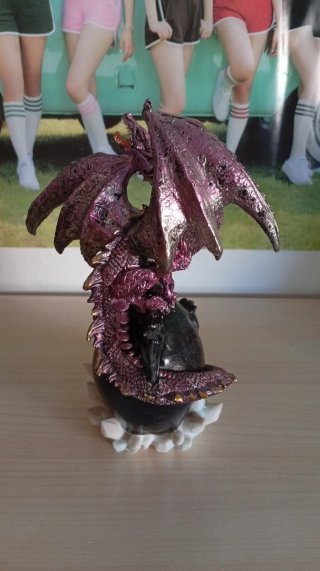 Figura Dragón sobre Calavera Fantasía