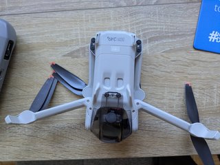 Dron DJI Mini 3 + Mando (sin baterías)