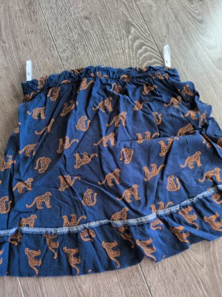 Falda corta con estampado de tigres