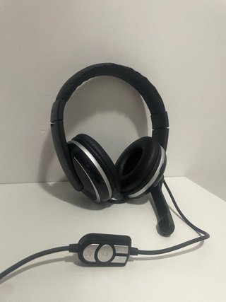 Audífonos diadema negros y plateados