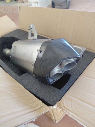 Akrapovic Sistema de Escape Titanio