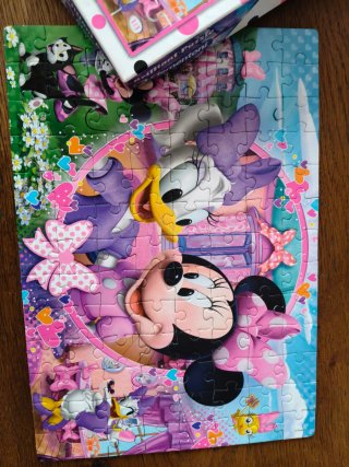 Puzzle Clementoni 104 piezas Minnie y Daisy