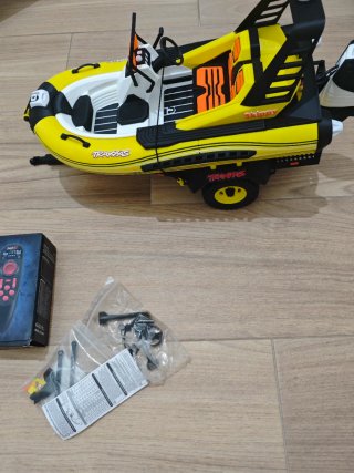 Lancha RC Traxxas Skippy Amarilla