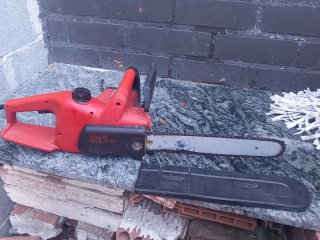 Motosierra Eléctrica Roja