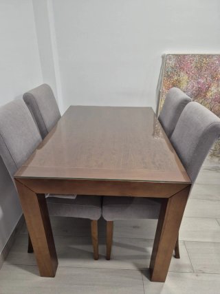 Mueble TV + Mesa Comedor + 4 Sillas
