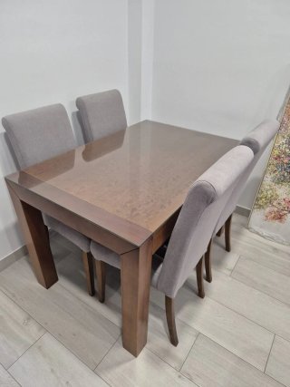 Mueble TV + Mesa Comedor + 4 Sillas