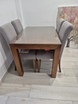 Mueble TV + Mesa Comedor + 4 Sillas