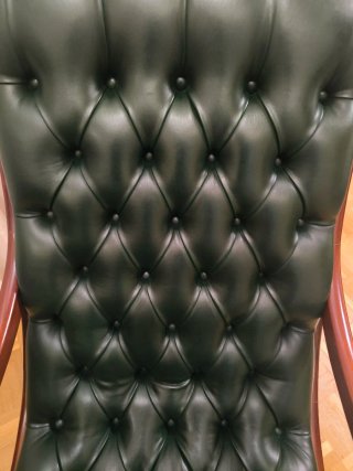 Butaca mecedora estilo chesterfield