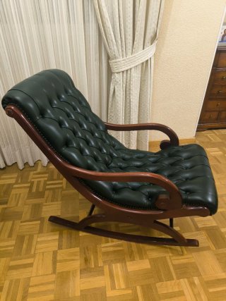 Butaca mecedora estilo chesterfield