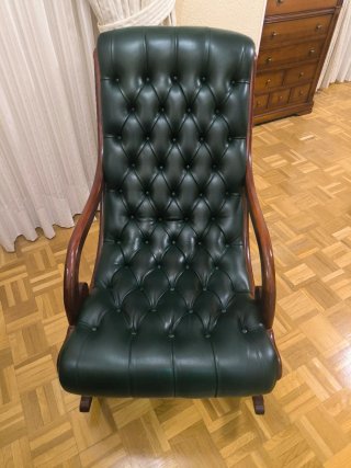 Butaca mecedora estilo chesterfield