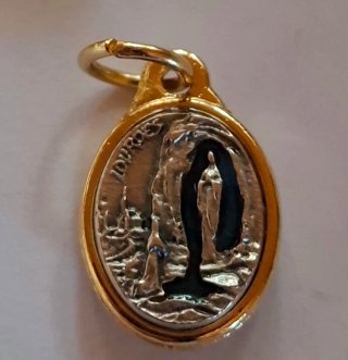 Lote Medallas Lourdes Oro y Plata
