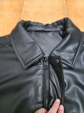 Cazadora de cuero Zara Negra