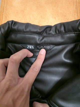 Cazadora de cuero Zara Negra