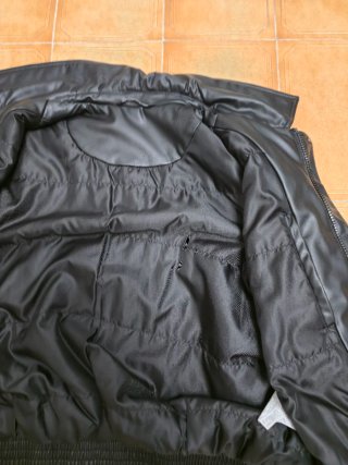 Cazadora de cuero Zara Negra