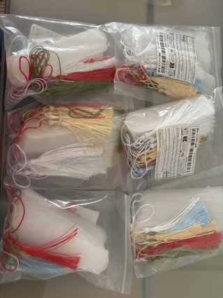 Marcapáginas metacrilato transparente con borlas