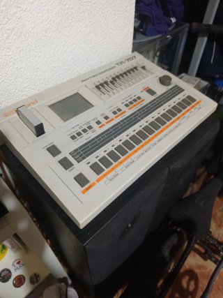 Roland TR-707 Rhythm Composer