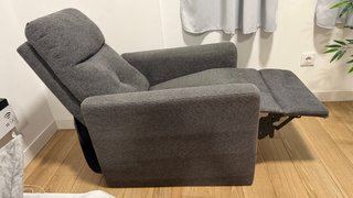 Sillón reclinable gris tela