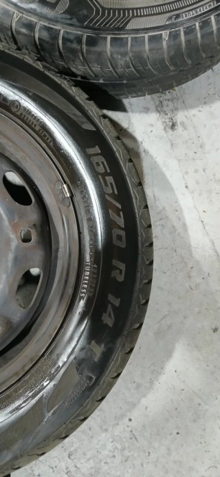 Juego de 4 Llantas 165/70/R14 con Tapacubos Renaul