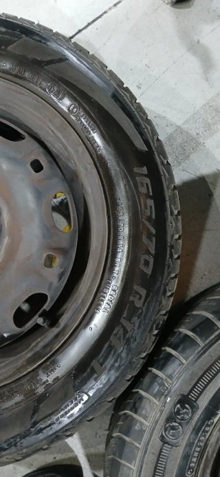 Juego de 4 Llantas 165/70/R14 con Tapacubos Renaul