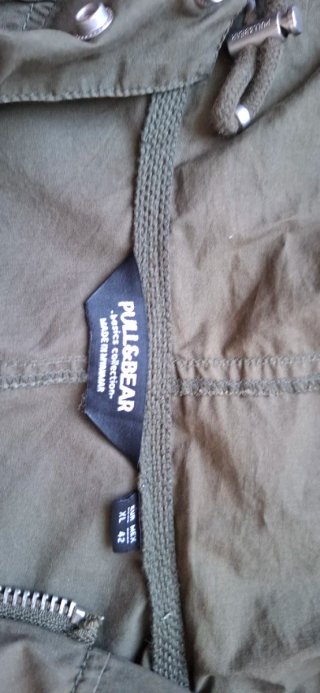 Chaqueta fina Pull&Bear verde oliva