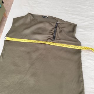 Top Massimo Dutti verde militar satinado