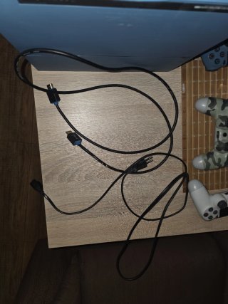 PS4 Edición Uncharted + 3 Mandos