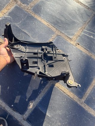 Soporte izq Faro Porsche 911 996