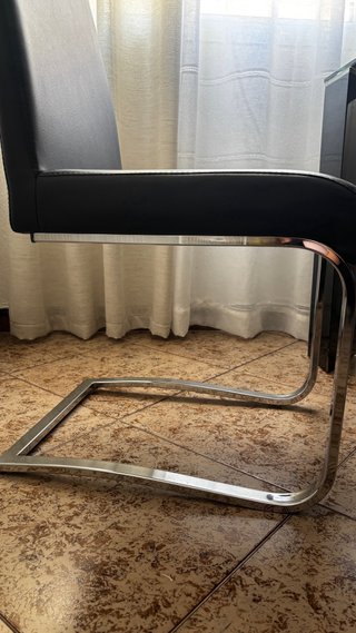 Mesa comedor vidrio negro y 4 sillas negras