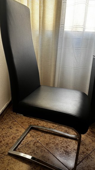 Mesa comedor vidrio negro y 4 sillas negras