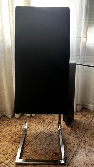 Mesa comedor vidrio negro y 4 sillas negras