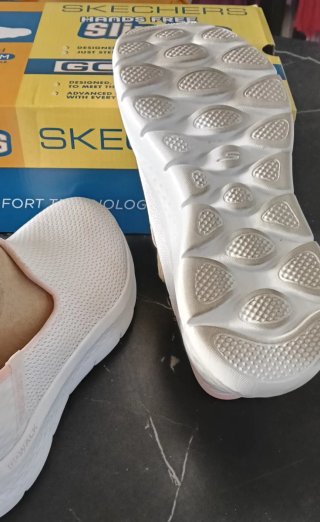 Zapatillas Skechers paseo blancas y rosas