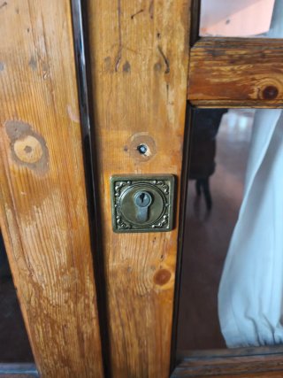 Puerta batiente doble madera y cristal
