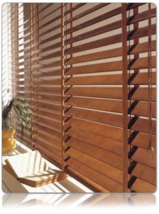 Persiana veneciana de madera