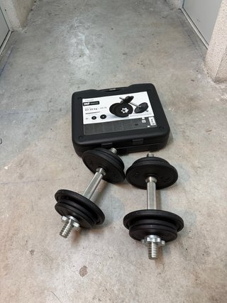 Banco de abdominales y juego de pesas