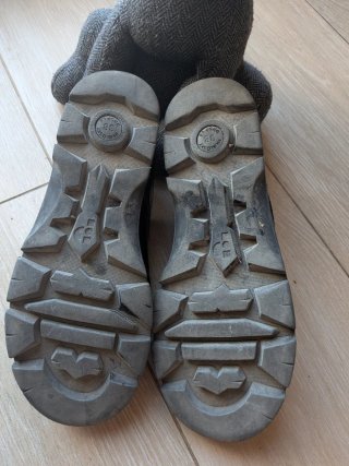Zapatos negros para el cole talla 38.