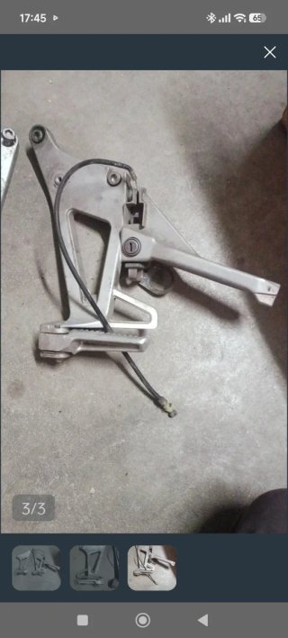 Estriberas traseras VFR750