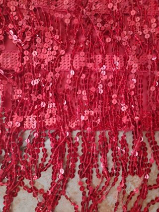 Falda corta roja lentejuelas flecos